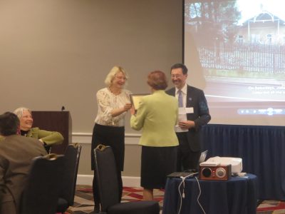 Beata Szpura and James Niessen presenting the Péter Basa Award of AHEA to Katalin Vörös at the Saturday evening banquet.
