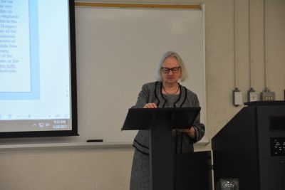 Enik? M. Basa giving her paper