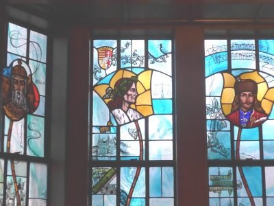 Historical figures on the stained glass windows: IV. Béla, Mátyás király, Rákóczi Ferenc.