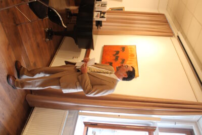 AHEA President James Niessen greeting the attendees, at the Györkös Mányi Albert Emlékház of the Erdélyi Magyar Közm?vel?dési Egyesület (EMKE)