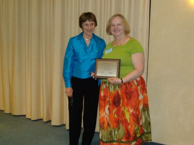 Enik? Molnár Basa receives the Peter Basa Award of the AHEA